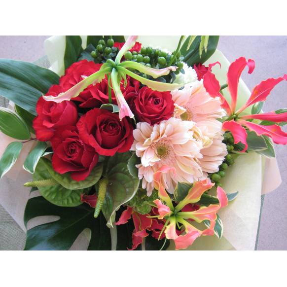 かっこいいブーケ花束 北海道旭川市の花屋 水野生花店にフラワーギフトはお任せください 当店は 安心と信頼の花キューピット加盟店です 花キューピットタウン