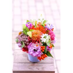 デザイナーおまかせ季節の旬なアレンジメントSサイズ～MIXカラーでおまかせ～