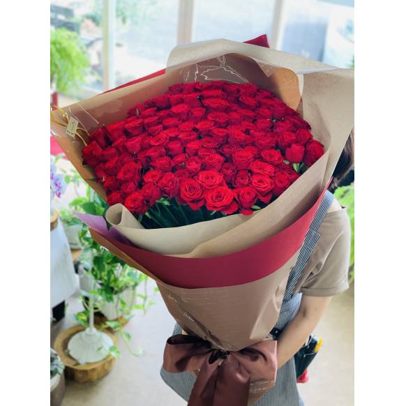 【プロポーズの花束】特別なサプライズは108本の赤いバラを 900062