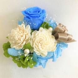 青いバラのプリザーブドフラワー白陶器　クリアケース付き