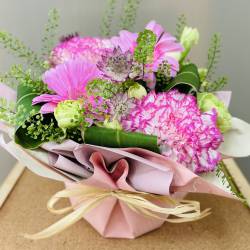 ピンク系可愛いラッピングアレンジメント