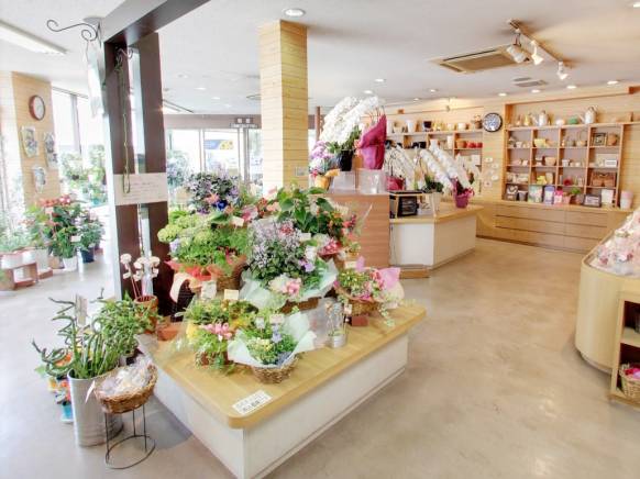 「花番地」　（岡山県岡山市北区）の花屋店舗写真2